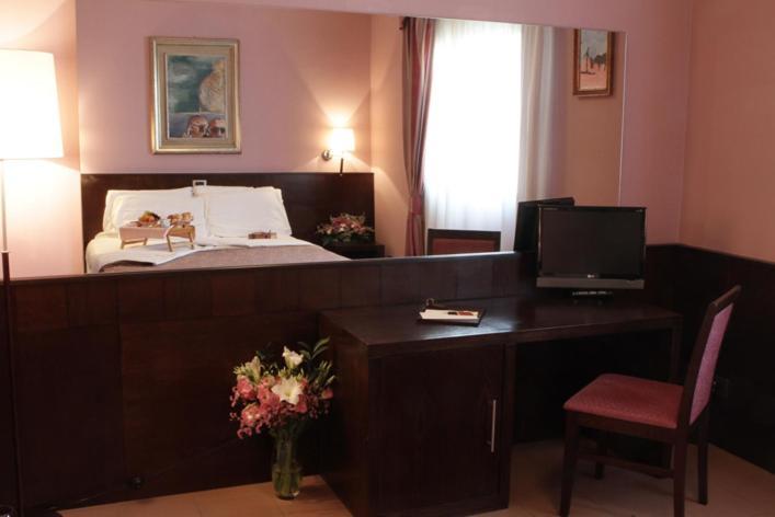 Hotel City بياتشينسا الغرفة الصورة
